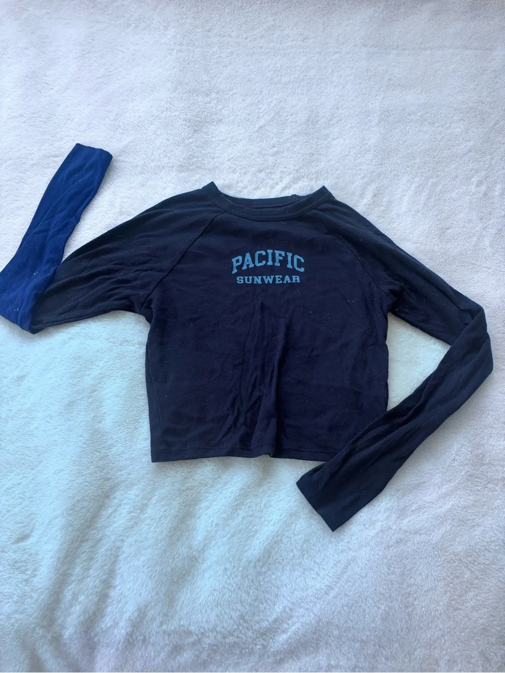 PacSun Pacific Sunwear Women's Navy Long-Sleeve Crop Top